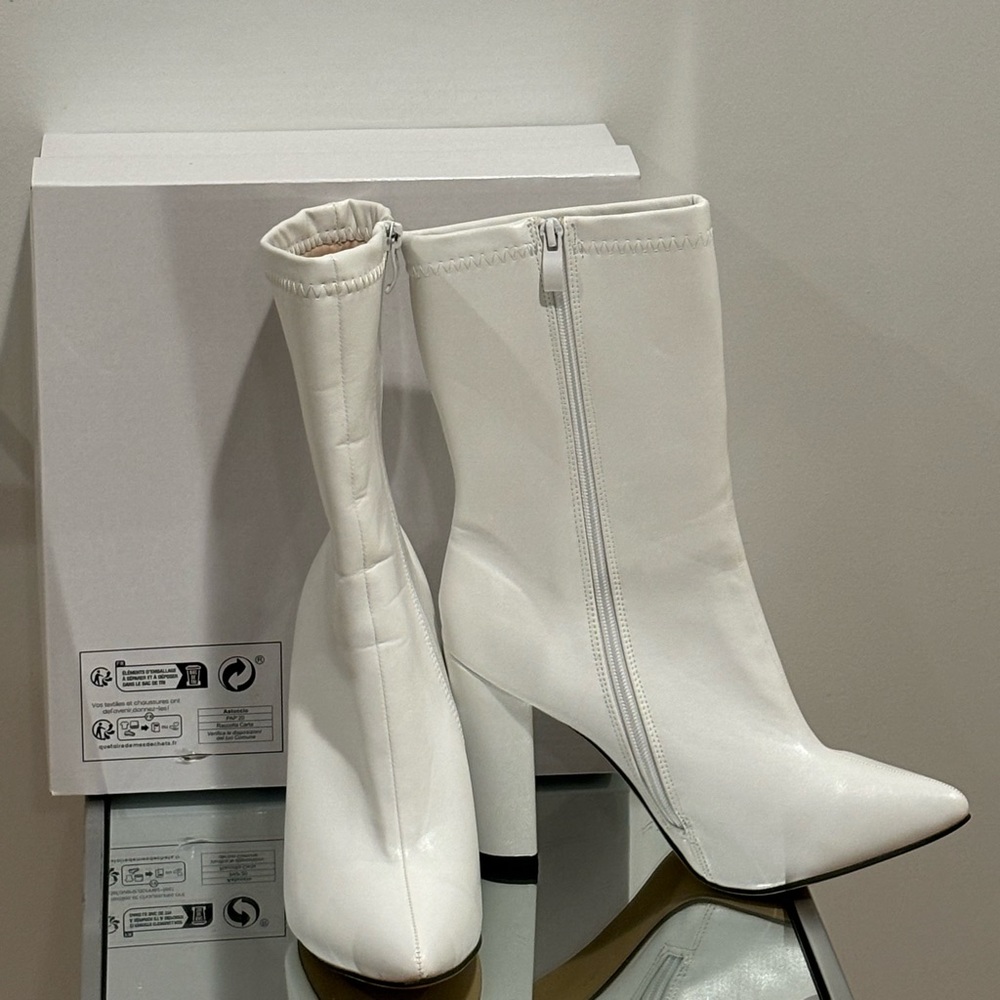 NWT white boots